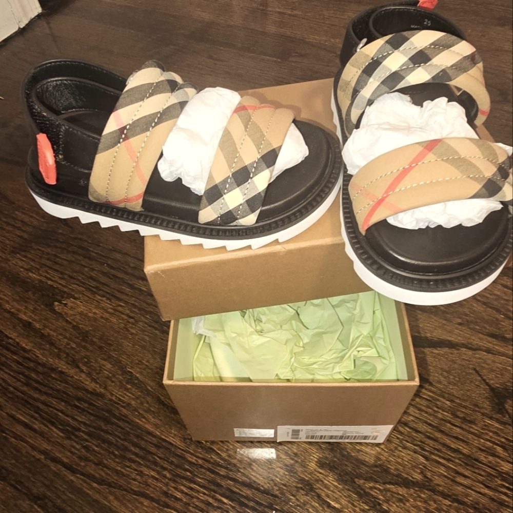 Toddler Burberry Sandals size 25, US 9